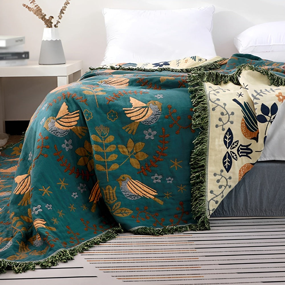 Floravia Plaid – Vendbar Bomuldsplaid med Broderede Fugle & Blomster i Boho Stil