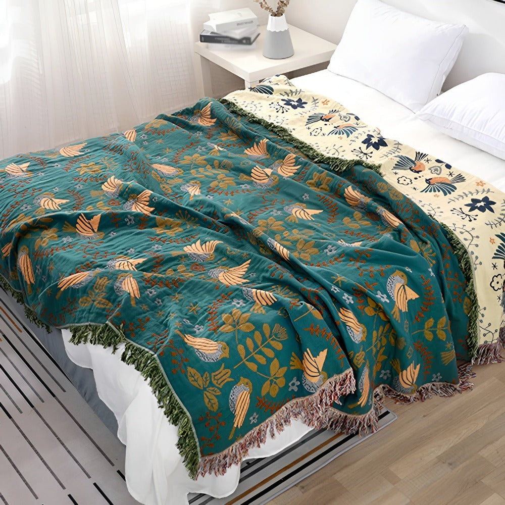 Floravia Plaid – Vendbar Bomuldsplaid med Broderede Fugle & Blomster i Boho Stil