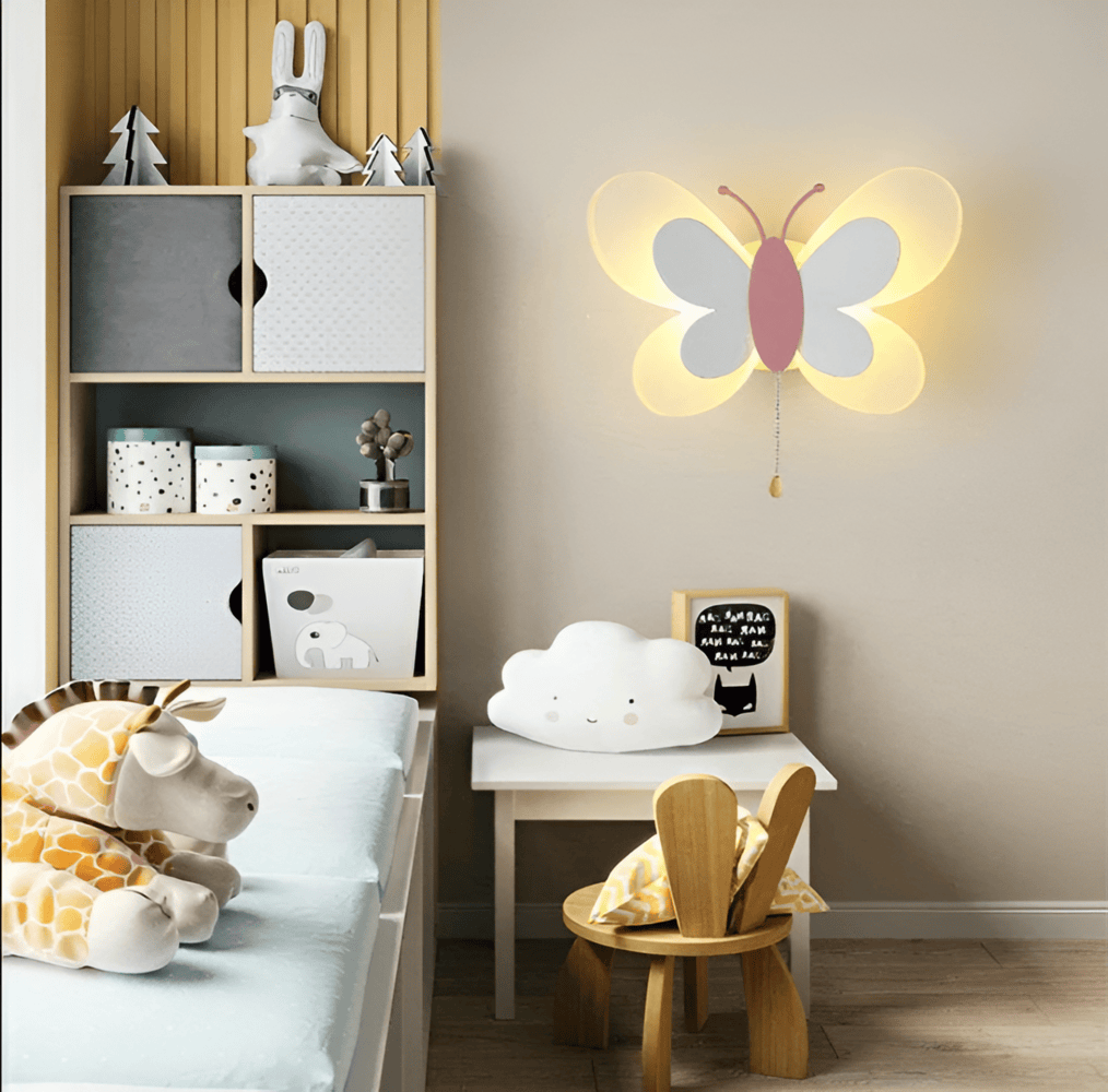 LED væglampe med sommerfugledesign – farverig børnelampe