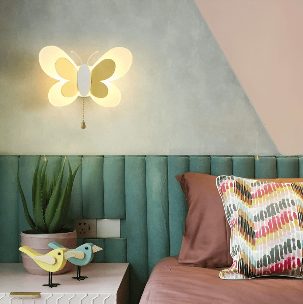 LED væglampe med sommerfugledesign – farverig børnelampe