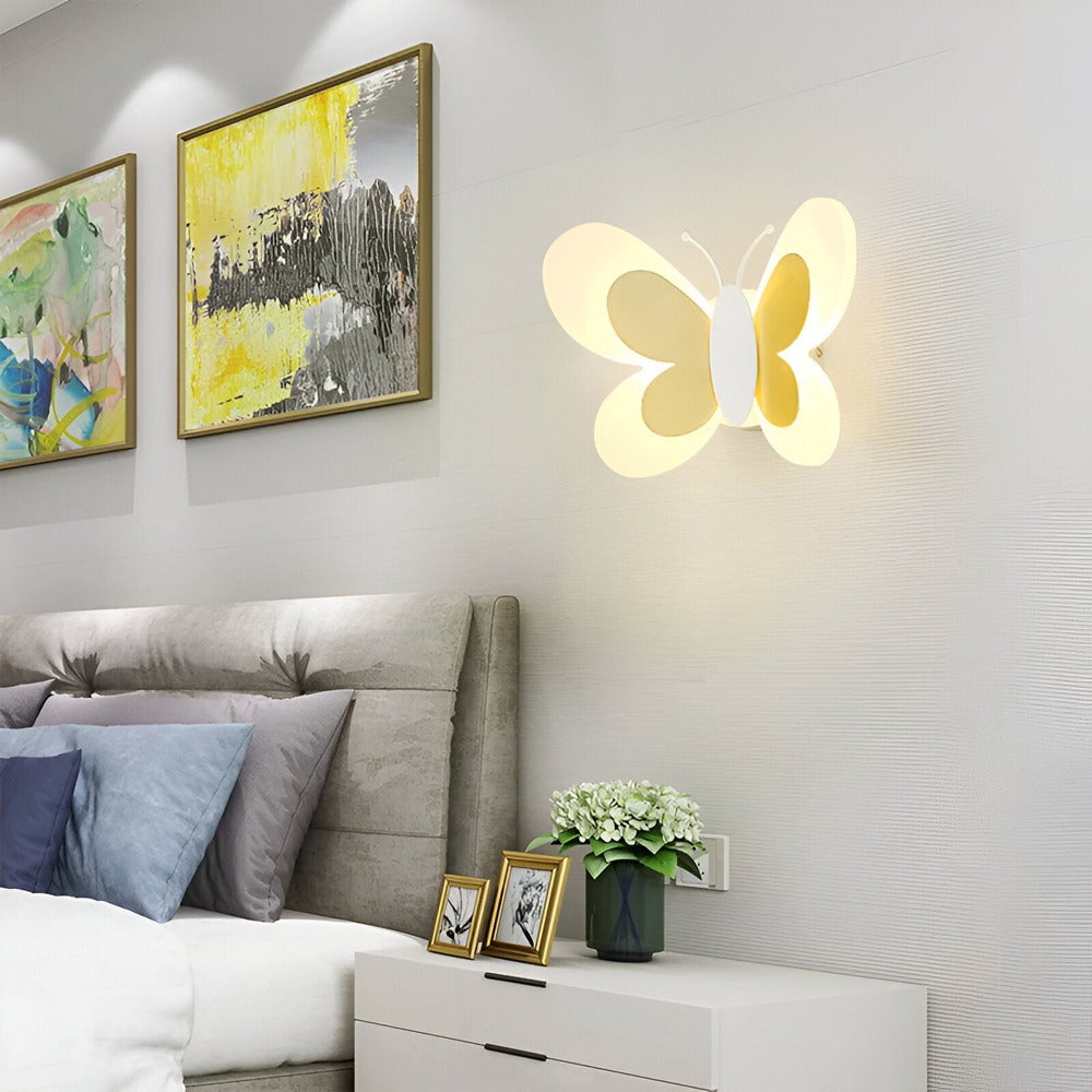 LED væglampe med sommerfugledesign – farverig børnelampe