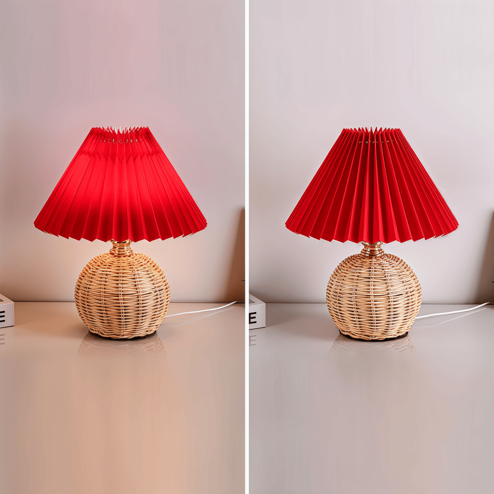 RaffiaGlow – Plisserad Bordslampa i Rotting med Retrodesign