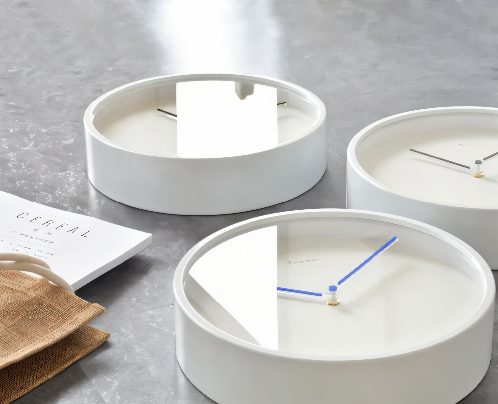Chronelle – Elegant Hvid Metal Vægur i Moderne Minimalisme