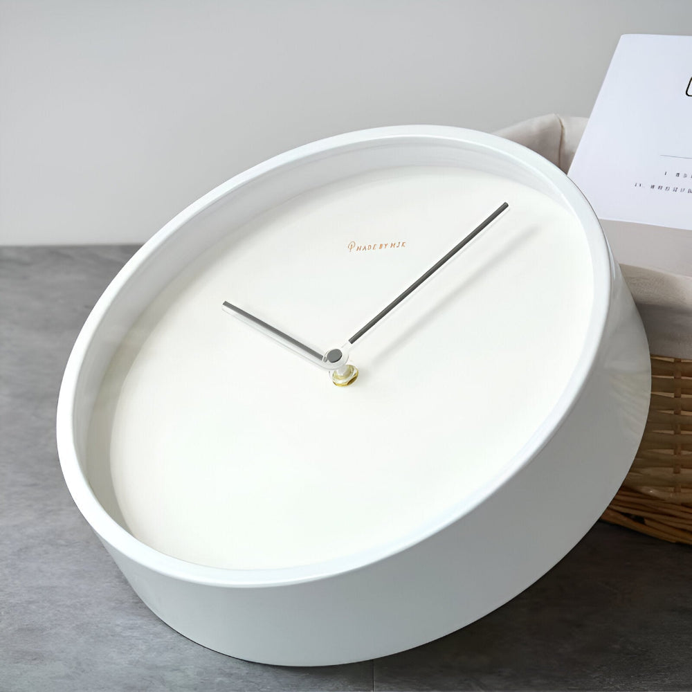 Chronelle – Elegant Hvid Metal Vægur i Moderne Minimalisme