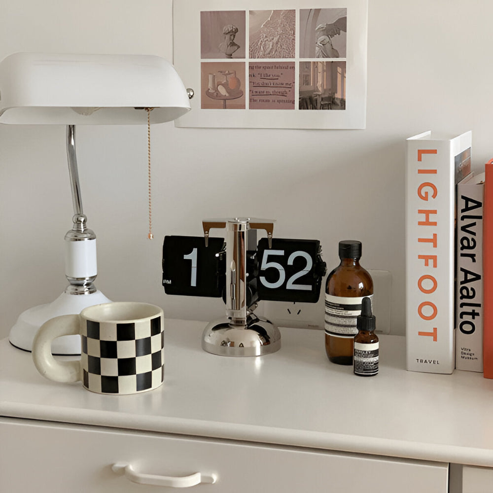 Retro flip ur – minimalistisk bordur med mekanisk display