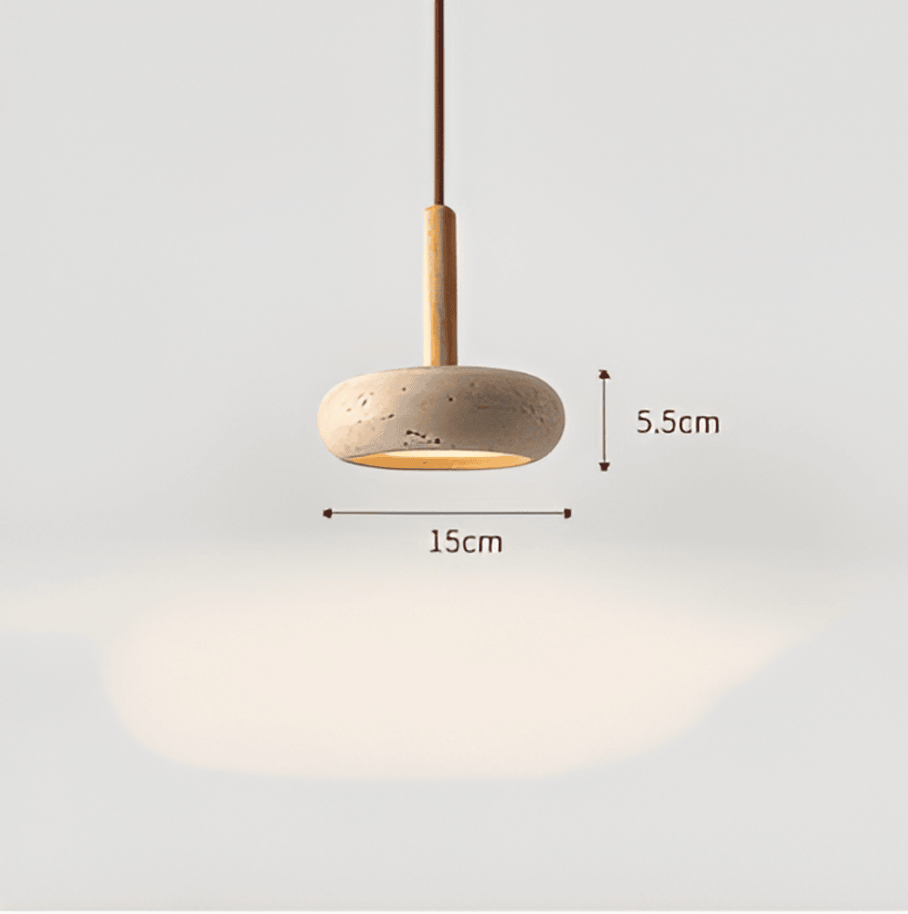 Pendellampe i travertin og træ – naturlig loftlampe