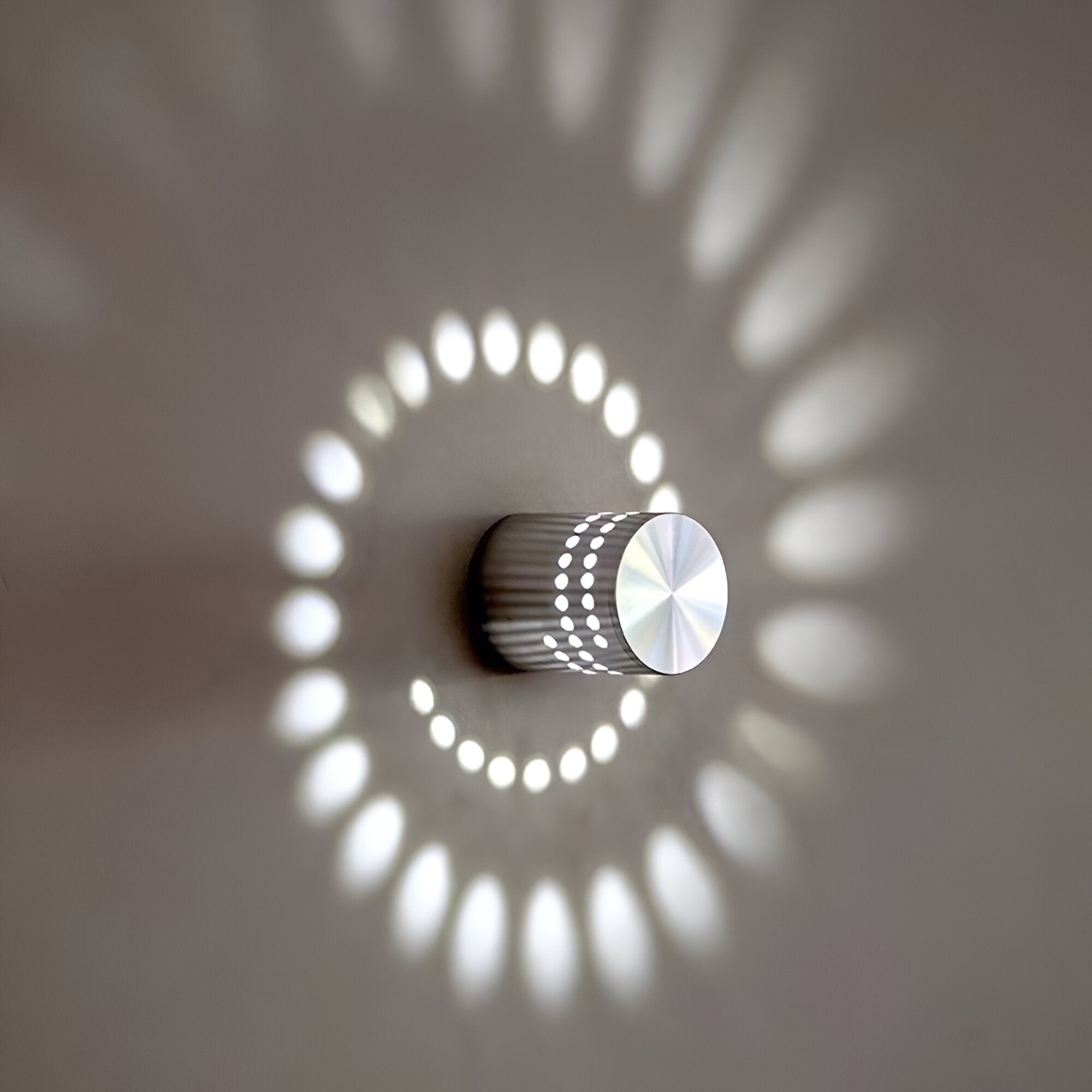 Cylindrisk LED væglampe med spiraleffekt – moderne designlampe