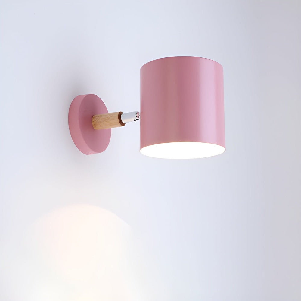 Væglampe i pastelfarver – nordisk design med justerbart lys