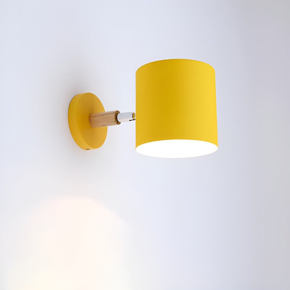 Væglampe i pastelfarver – nordisk design med justerbart lys