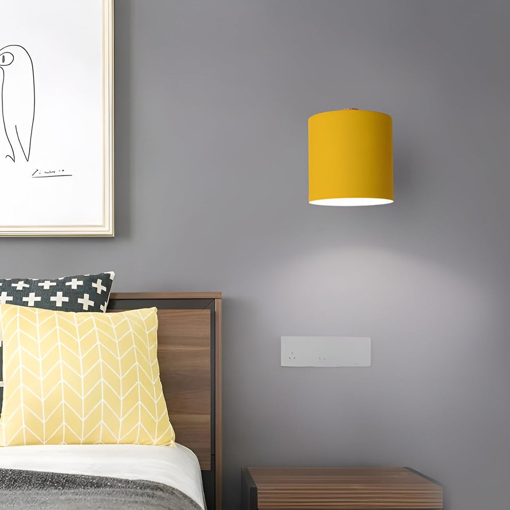 Væglampe i pastelfarver – nordisk design med justerbart lys