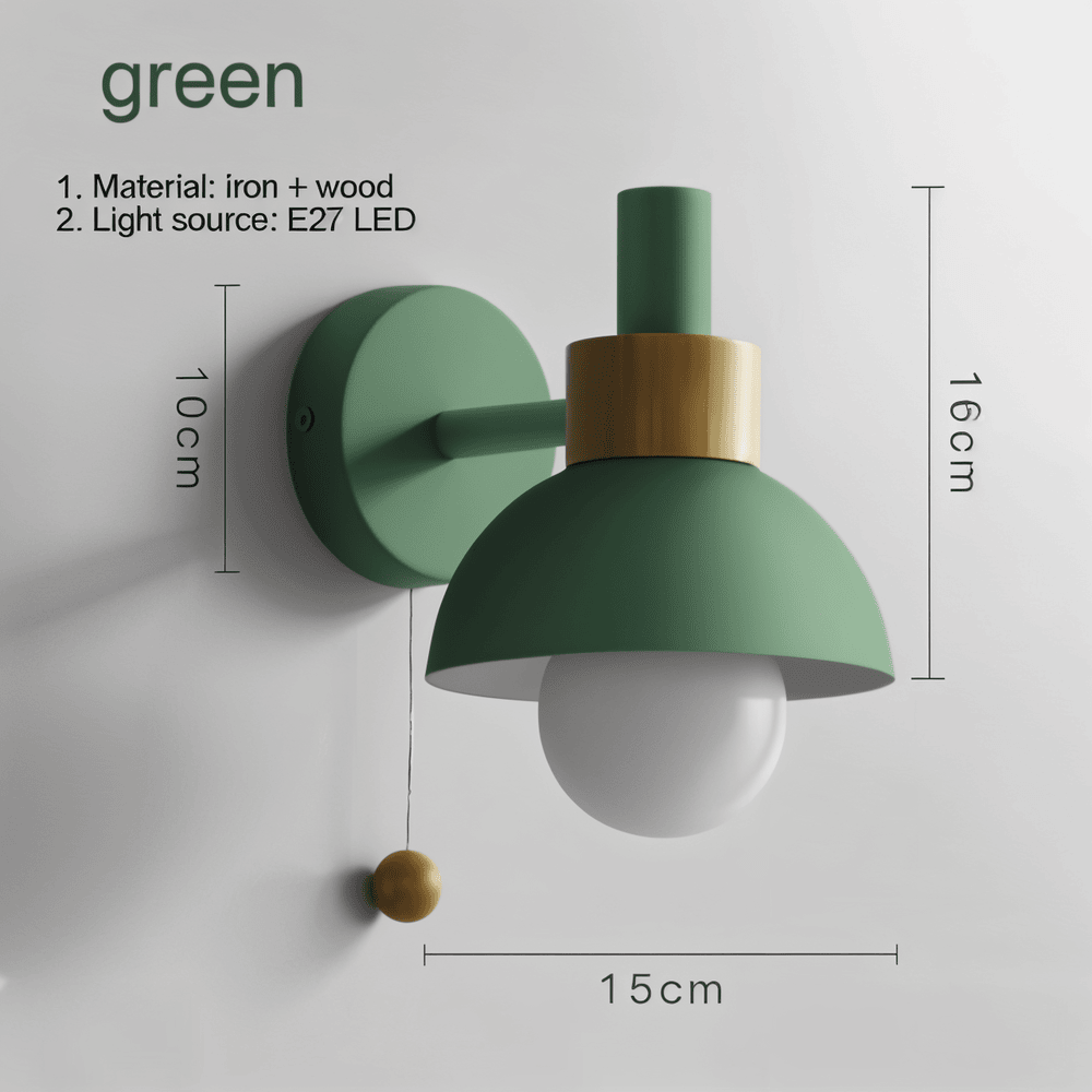 Væglampe i træ og metal – pastel design med træksnor