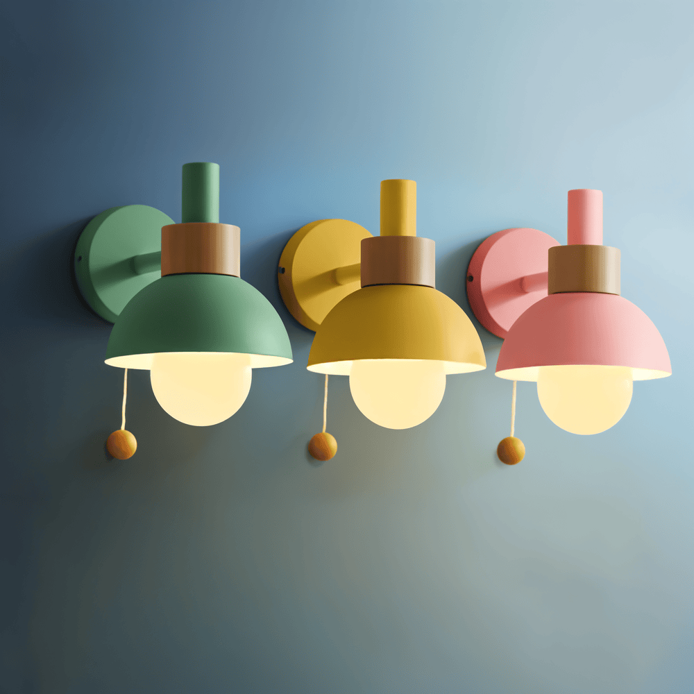 Væglampe i træ og metal – pastel design med træksnor