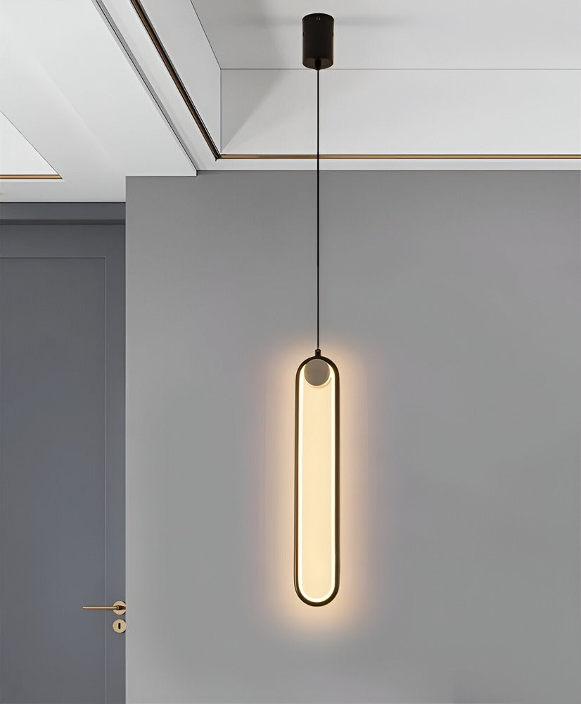 Lang LED loftlampe i sort aluminium – minimalistisk og elegant design