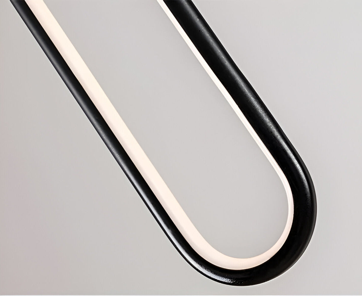 Lang LED loftlampe i sort aluminium – minimalistisk og elegant design