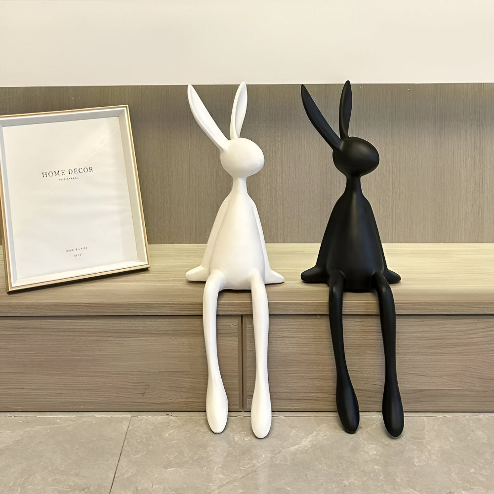 Dekorativ påskehare i moderne design – elegant siddende figur i resin
