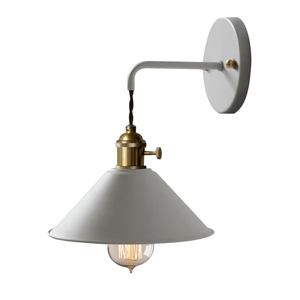 Vintage væglampe i metal – retro konisk design til indendørs belysning