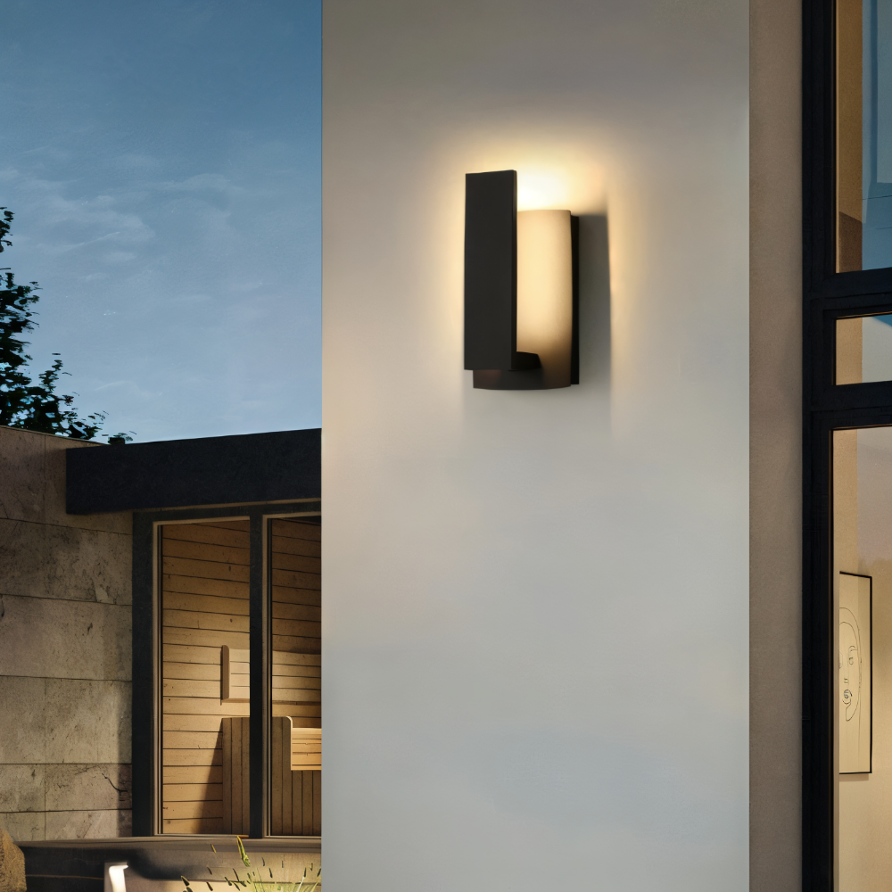Noctira Black Væglampe – Minimalistisk Vandtæt Udendørslampe i Aluminium