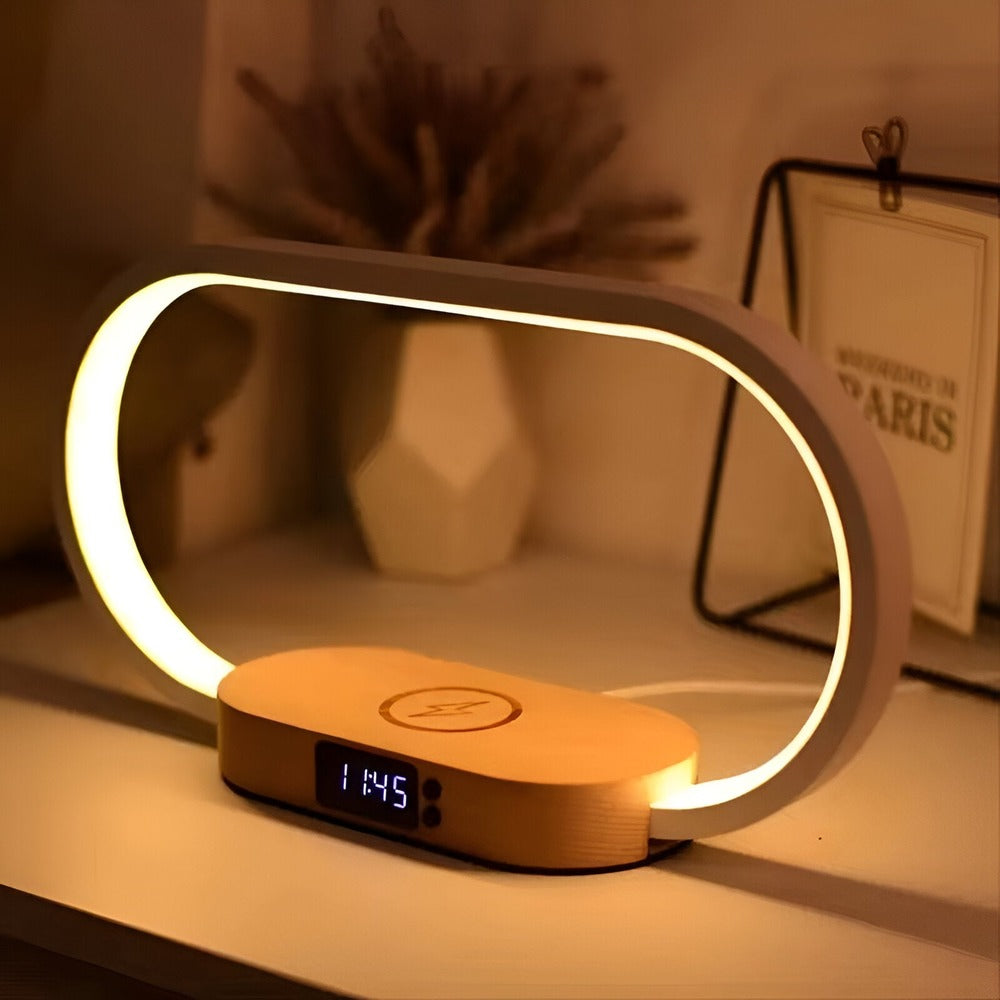 AuraDock – Multifunktionel Natlampe med Trådløs Oplader og Digitalt Ur