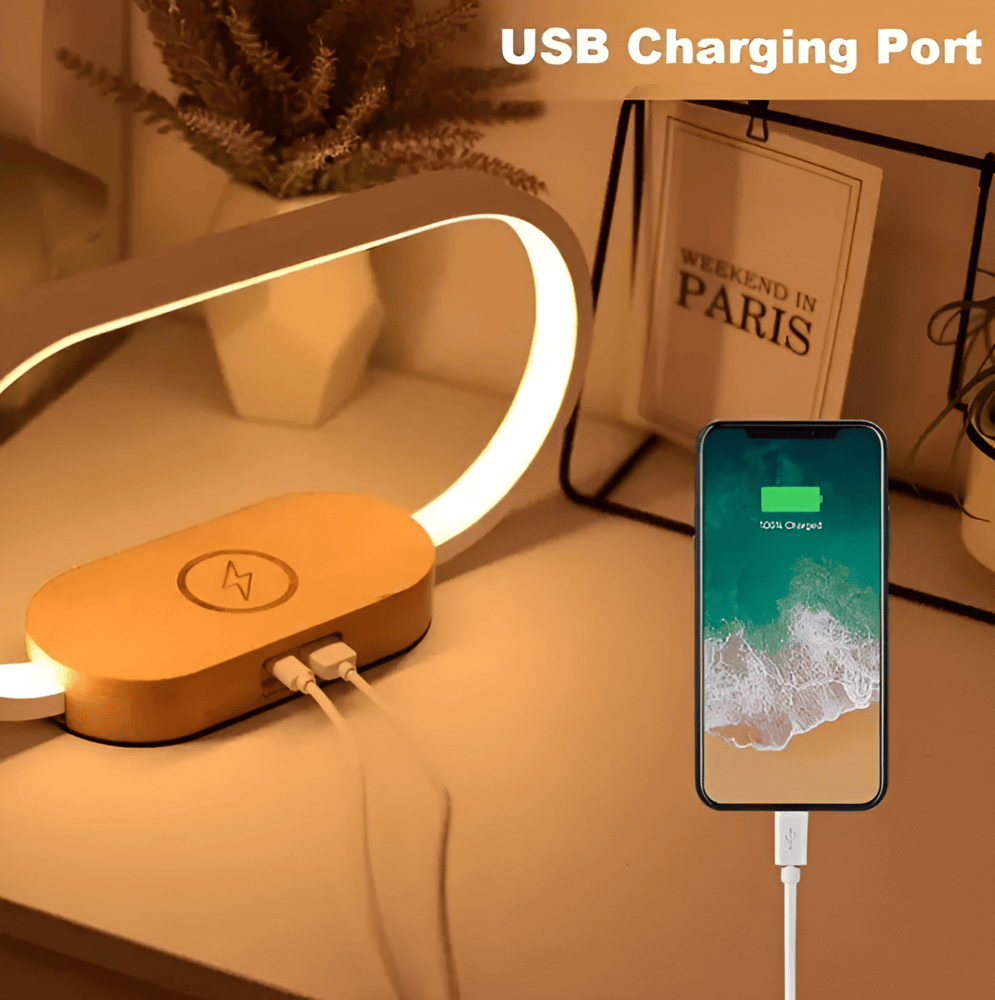 AuraDock – Multifunktionel Natlampe med Trådløs Oplader og Digitalt Ur