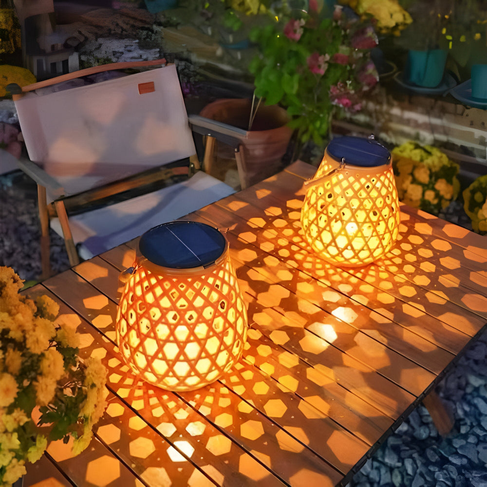 Solcelle lanterne til haven – flettet design med varm LED (IP44)