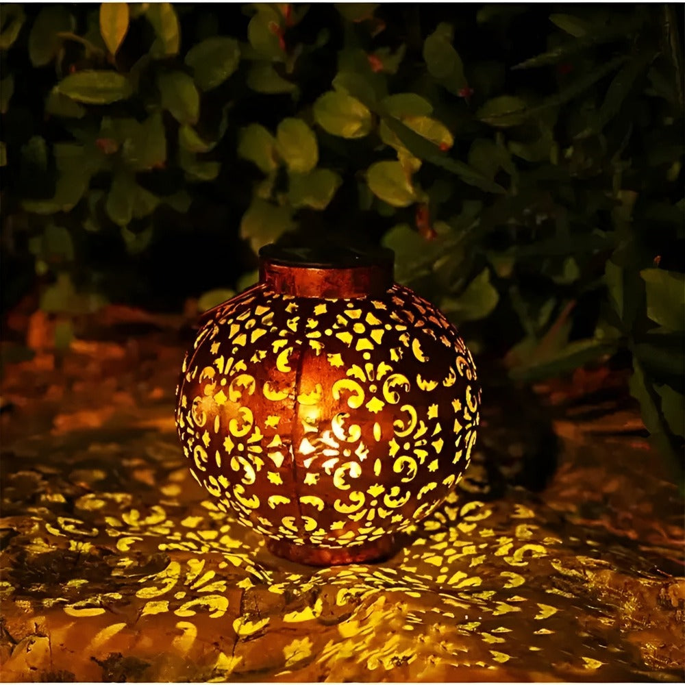 Hængende vintage solcellelampe i metal til have og terrasse
