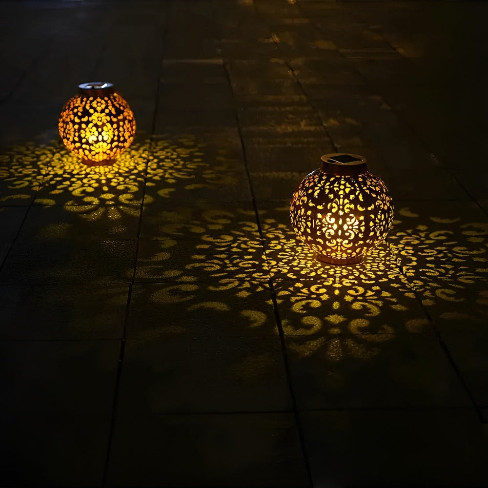 Hængende vintage solcellelampe i metal til have og terrasse