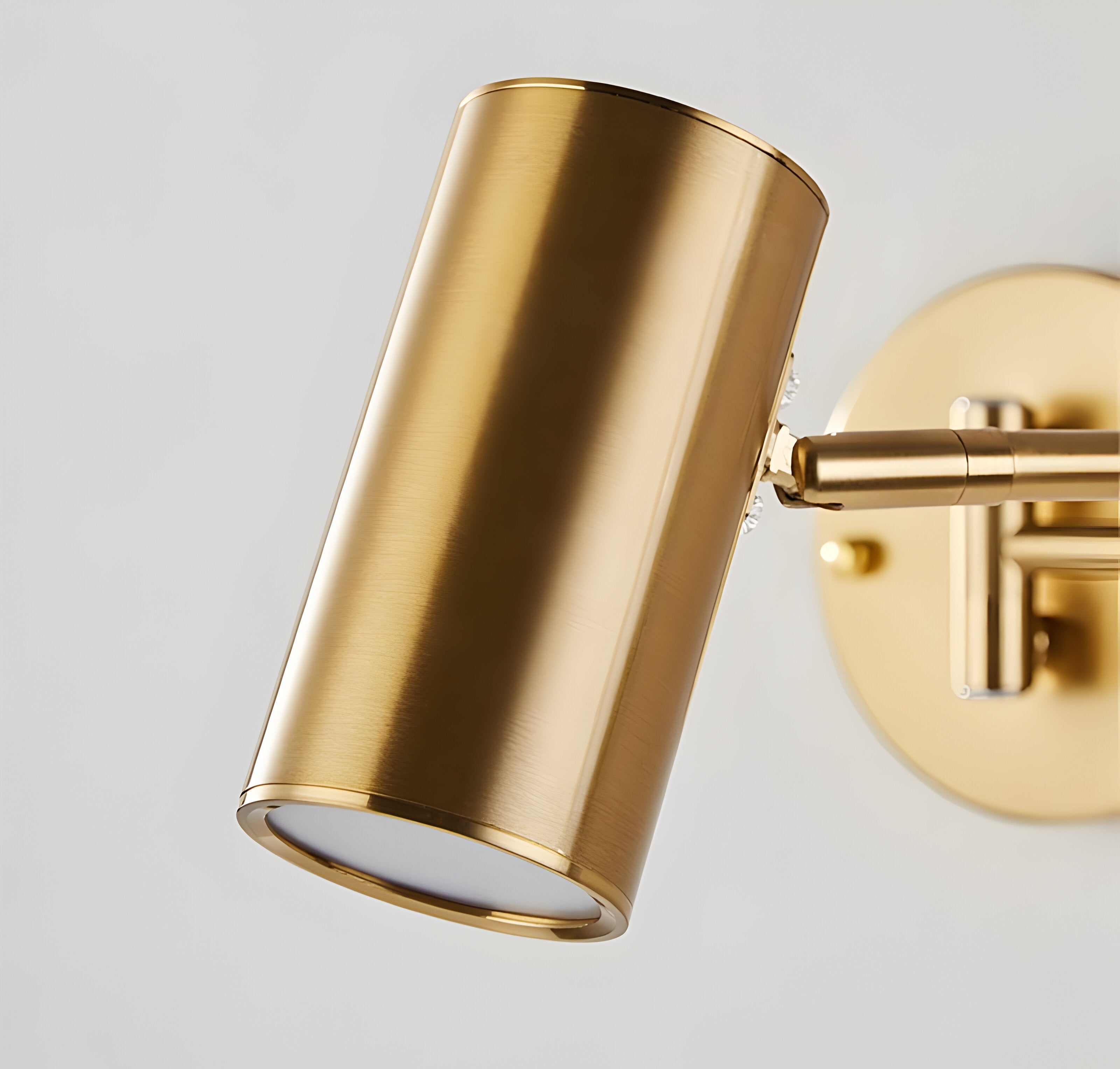 Justerbar væglampe i guld og sort – LED læselampe til soveværelse