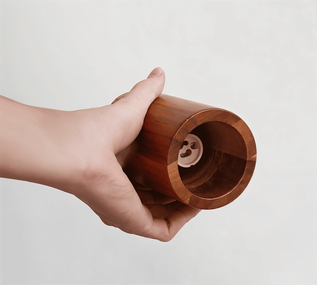 TimberaTube – Pendellampa i Trä med Cylinderdesign i Ask & Akacia