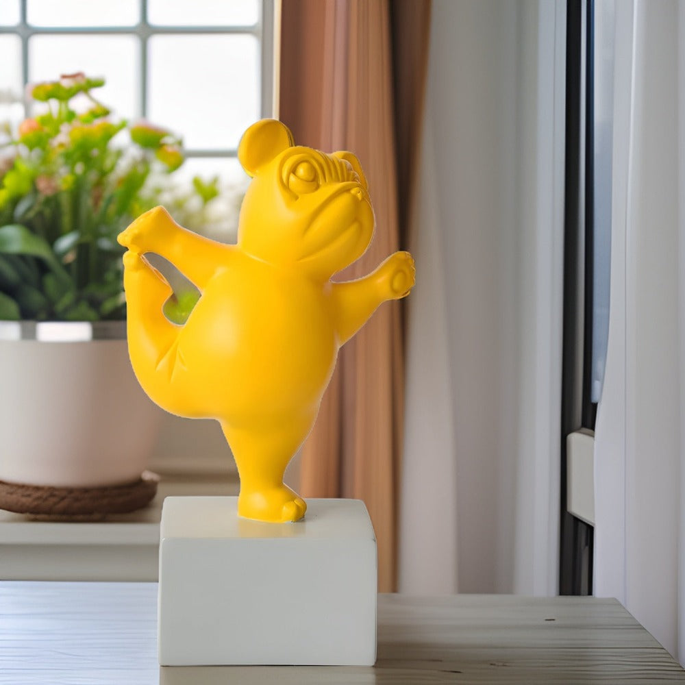 Bulldog skulptur i yoga design – dekorativ og moderne figur