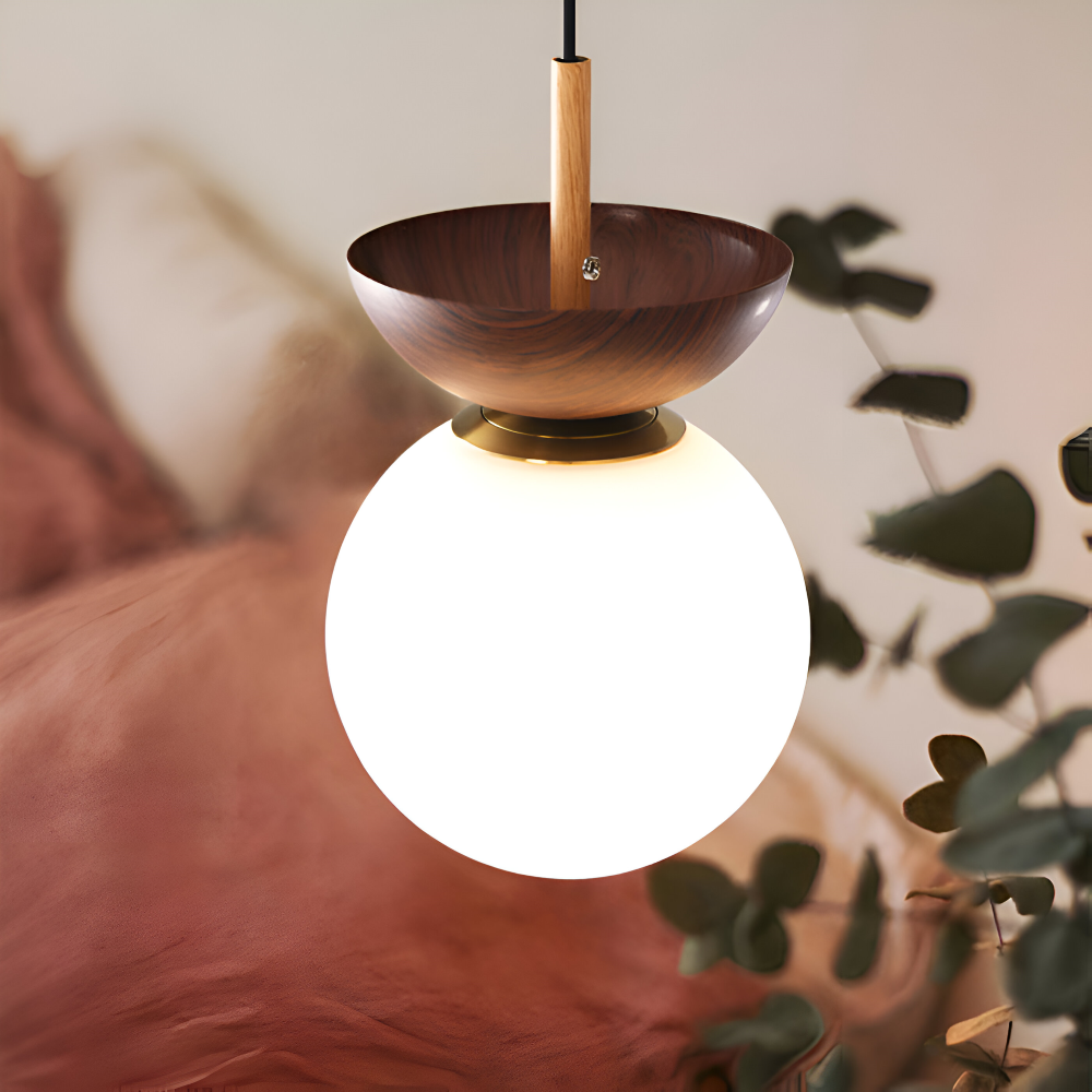 Kiyora – Japansk LED Loftlampe med Perleformet Glaskuppel og Træramme