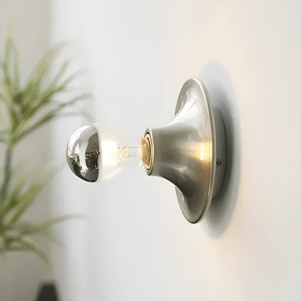 Retro væglampe i metal – klassisk LED lampe til indendørs
