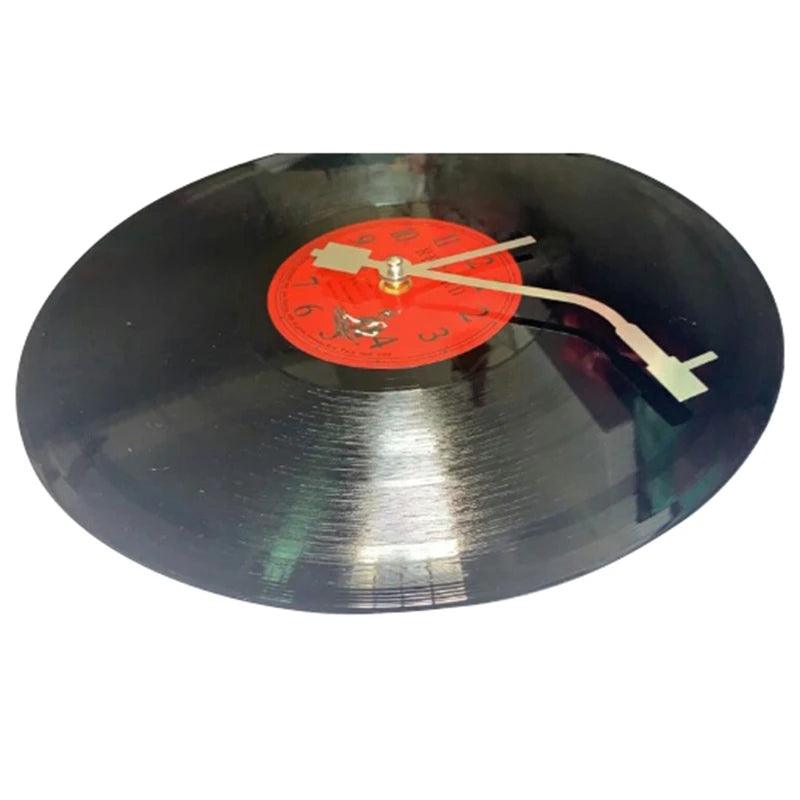Vinylio – Retro Vægur i Vinyl med Lydløs Mekanisme