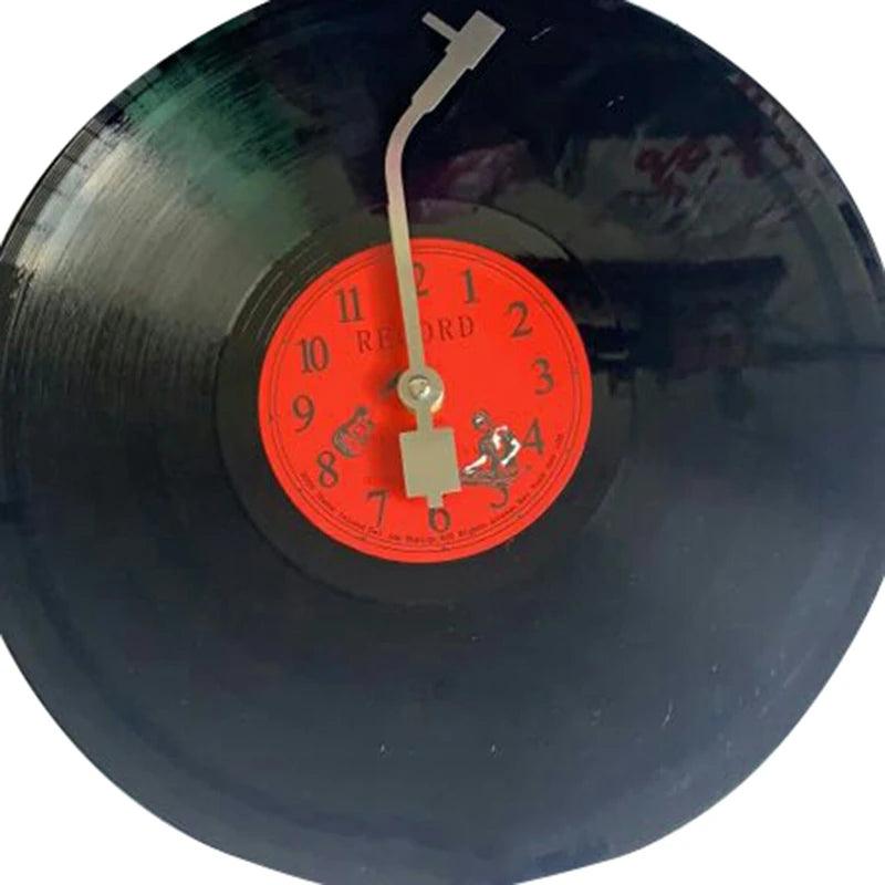 Vinylio – Retro Vægur i Vinyl med Lydløs Mekanisme