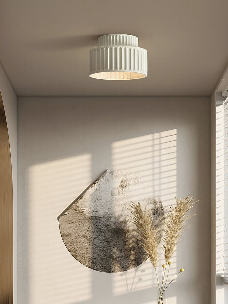 Ribello – Hvid Loftlampe i Resin med Riflet Design