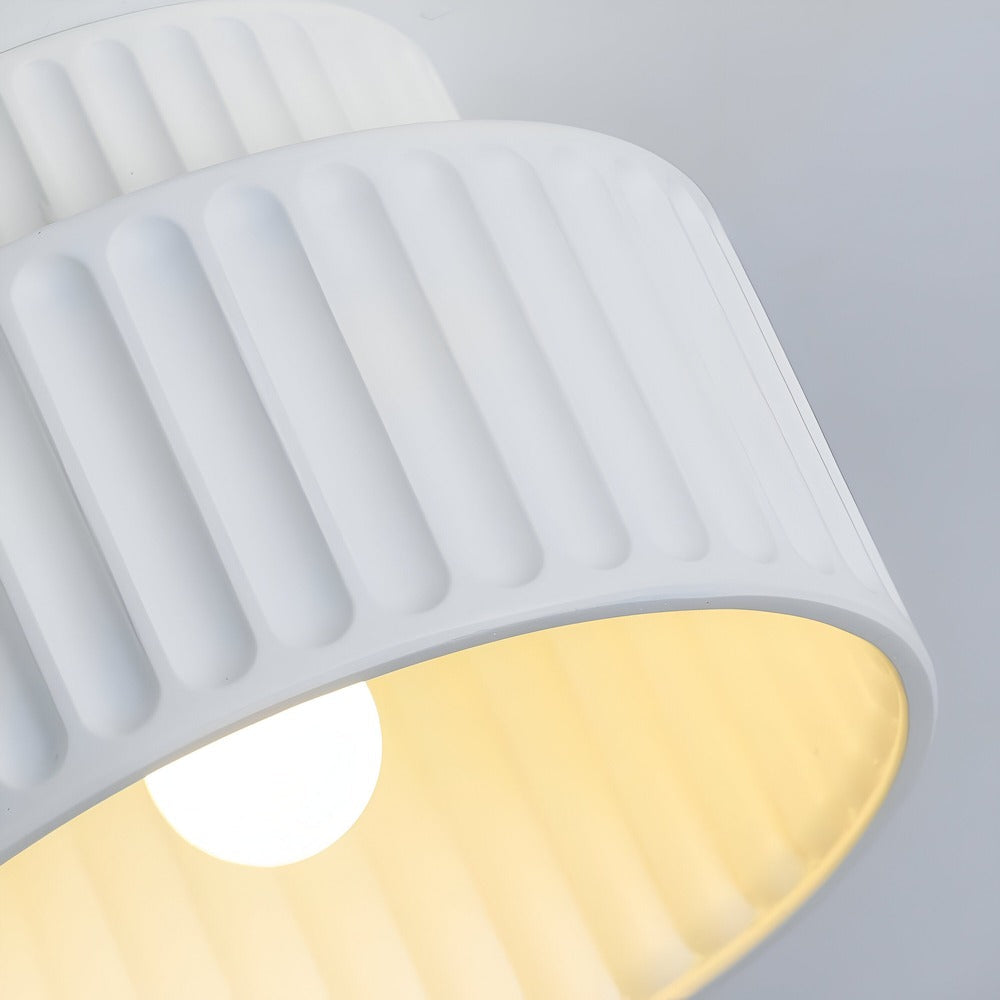 Ribello – Hvid Loftlampe i Resin med Riflet Design