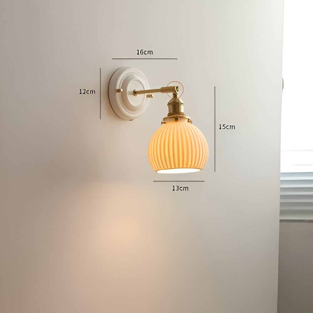 Væglampe i hvid keramik og kobber – rustikt landligt design
