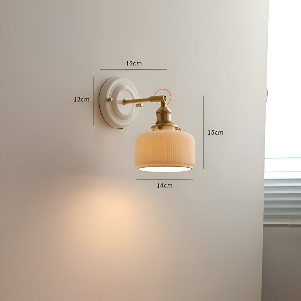 Væglampe i hvid keramik og kobber – rustikt landligt design