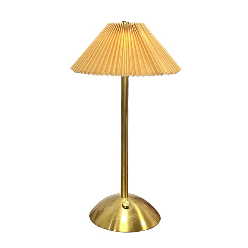 Trådløs bordlampe med LED og stofskærm – skandinavisk design