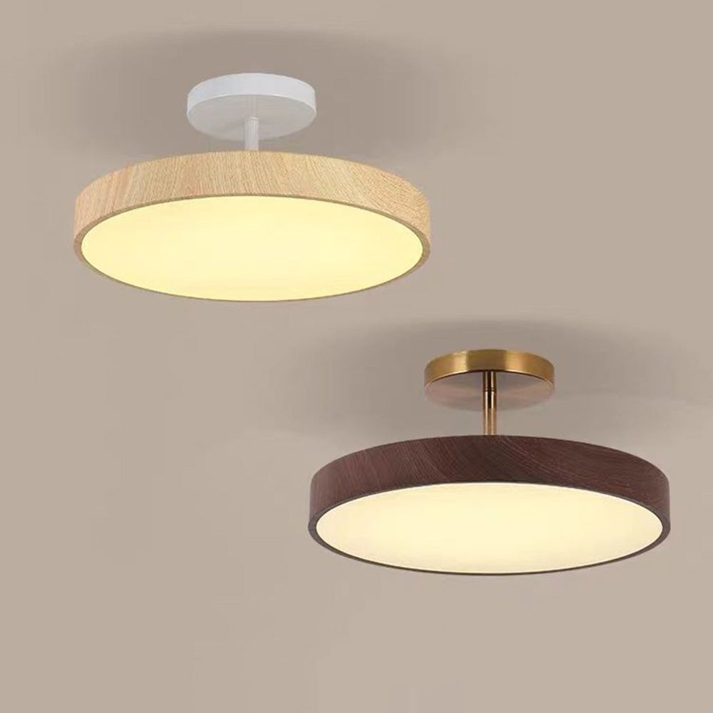Fjell – Skandinavisk Loftlampe med Trælook & Guldfarvet Ramme