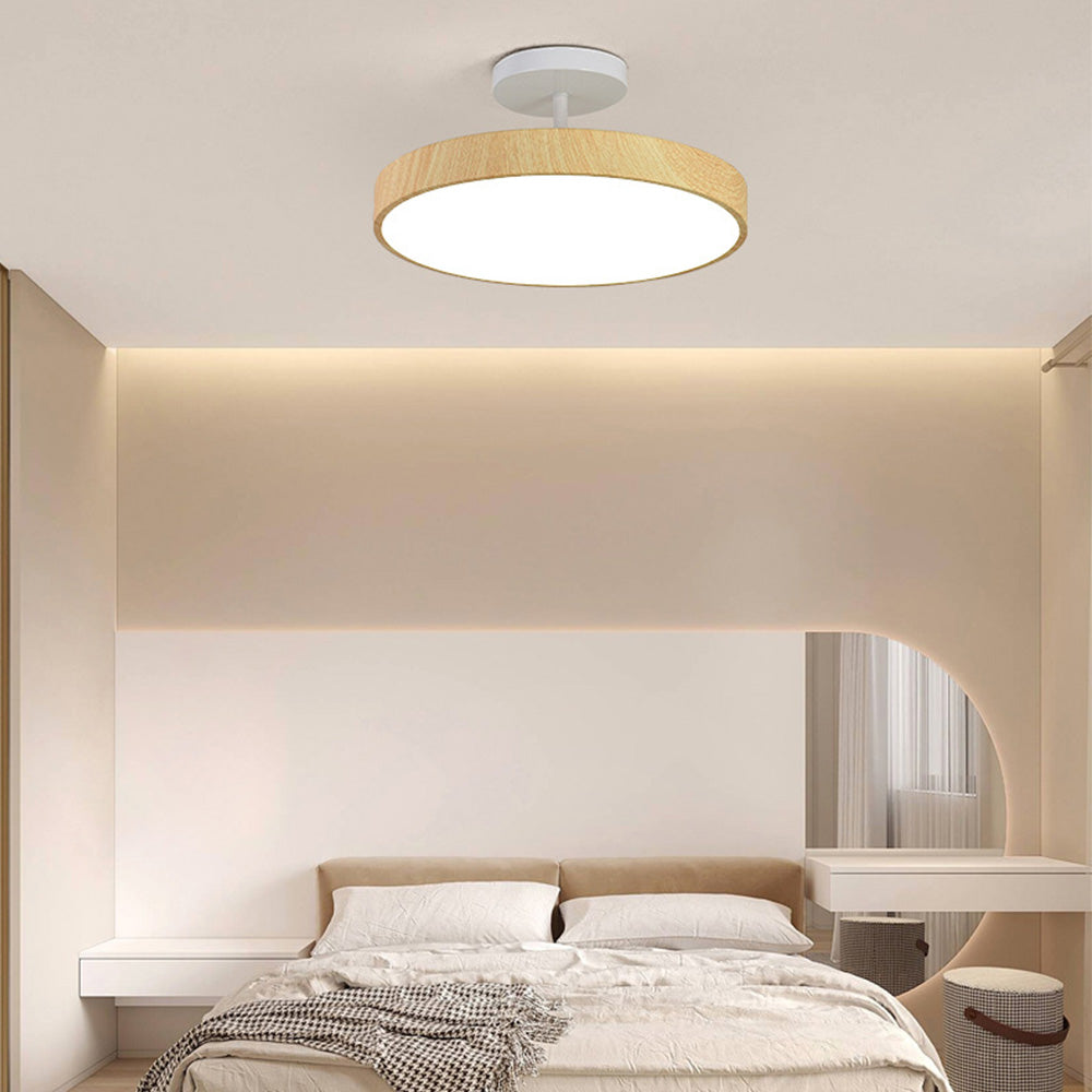Fjell – Skandinavisk Loftlampe med Trælook & Guldfarvet Ramme