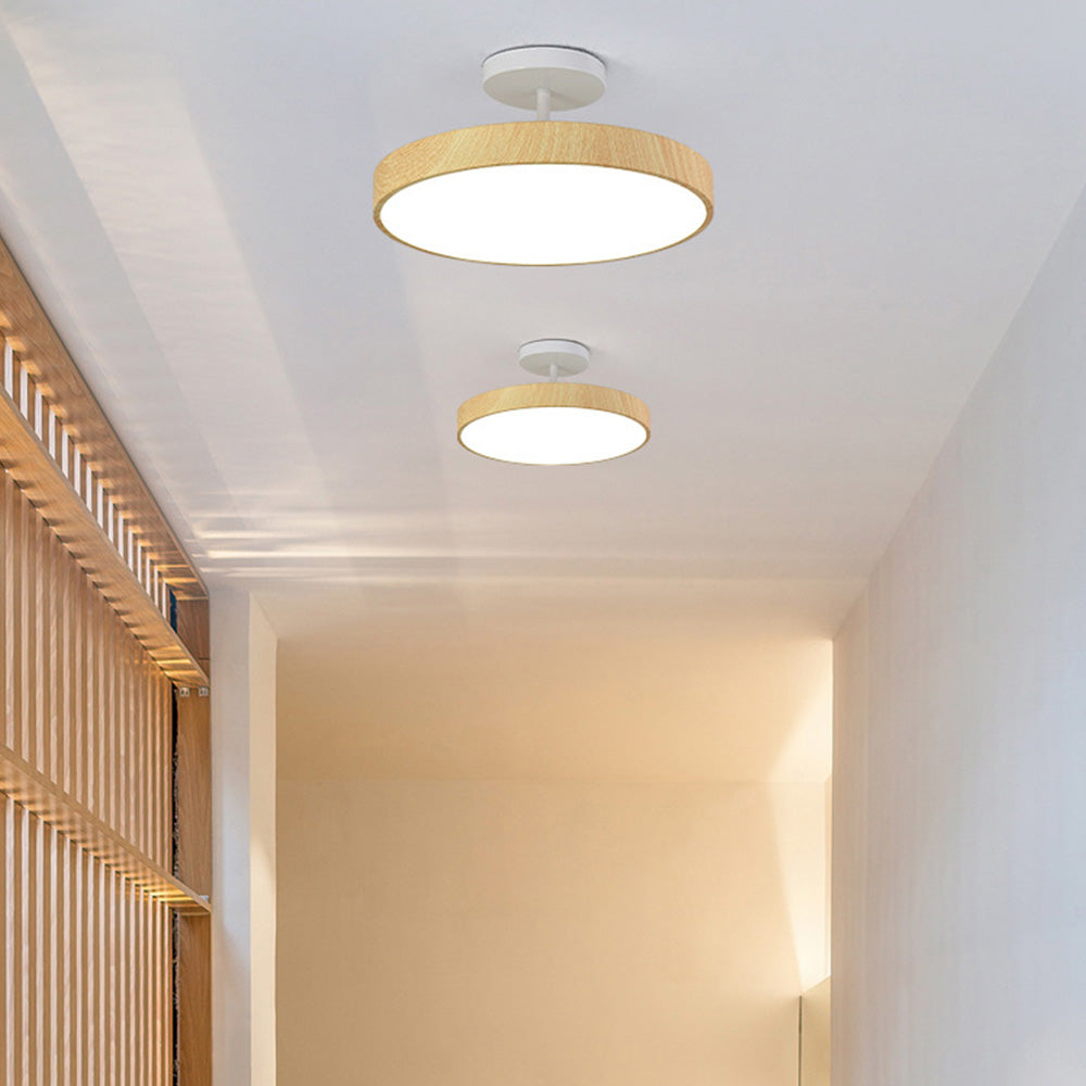 Fjell – Skandinavisk Loftlampe med Trælook & Guldfarvet Ramme