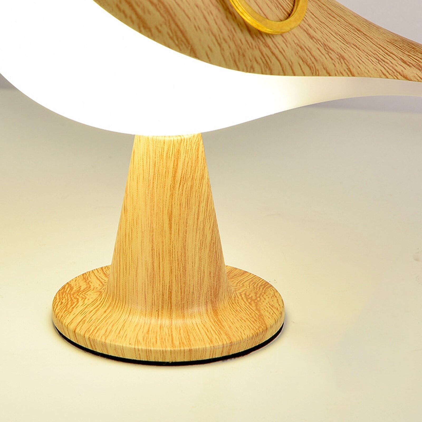 Aviara – Elegant Bordlampe med Fuglemotiv og LED-Belysning