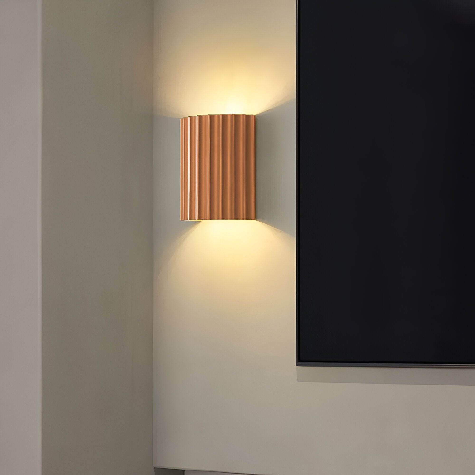 Stravon – Stribet LED Væglampe i Resin med Moderne Nordisk Design