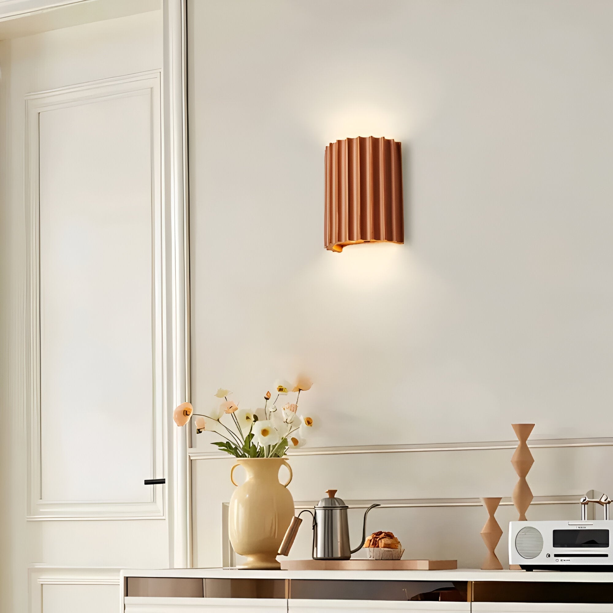 Stravon – Stribet LED Væglampe i Resin med Moderne Nordisk Design
