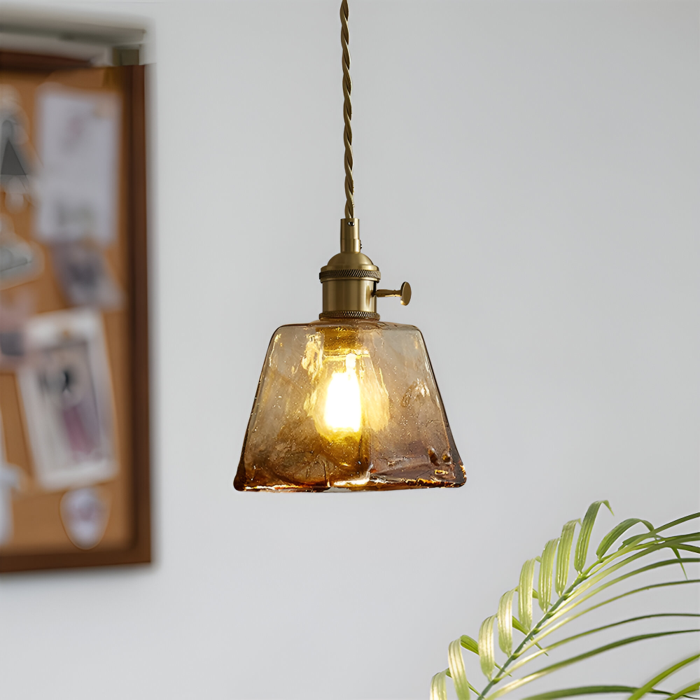 Vintage glaspendel lampe i antik messing til spisebord