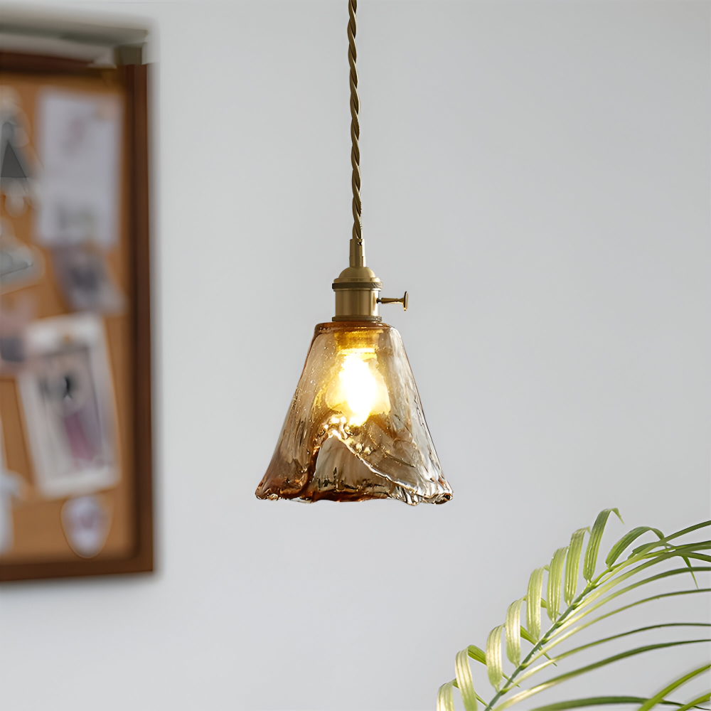 Vintage glaspendel lampe i antik messing til spisebord