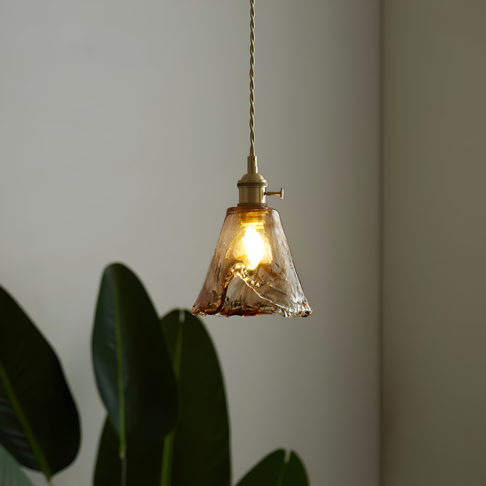 Vintage glaspendel lampe i antik messing til spisebord