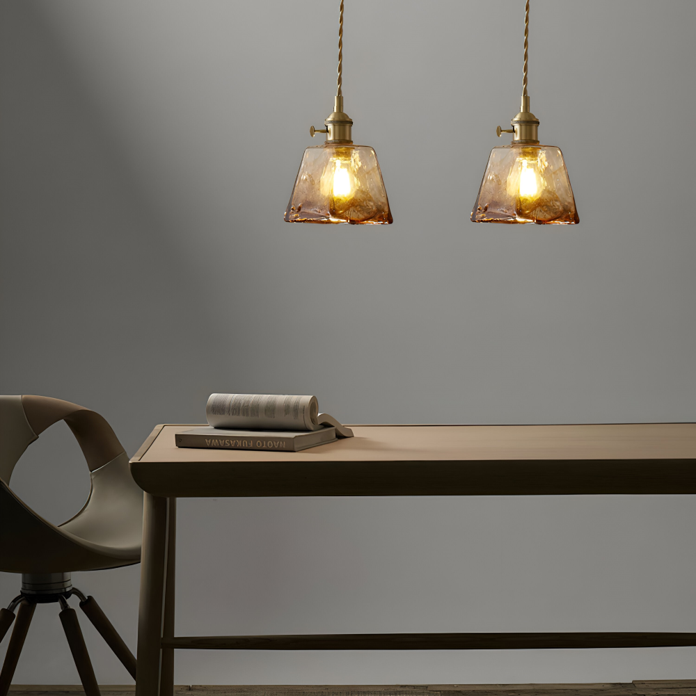Vintage glaspendel lampe i antik messing til spisebord