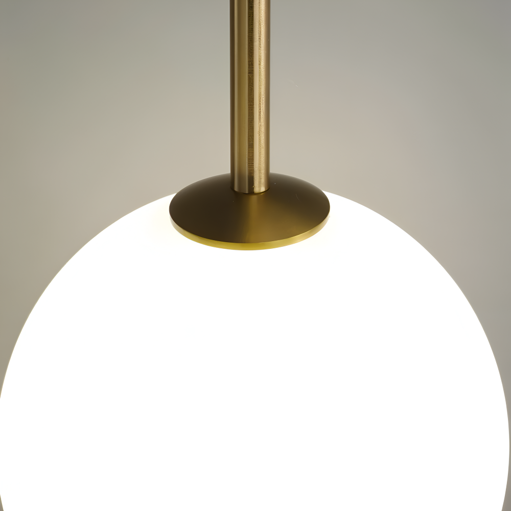 Gloriva Pendellampe – Elegant Pendellampe med Vertikalt Design og Mat Glaskugle