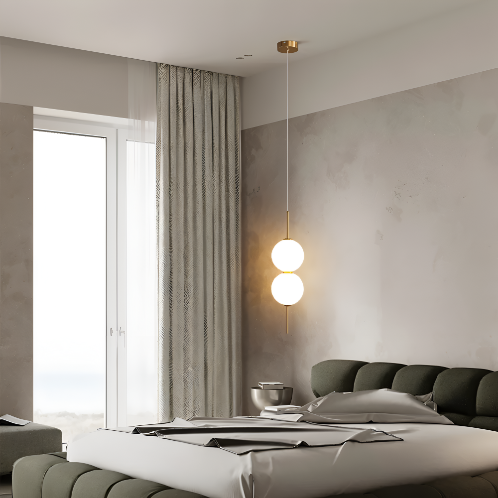Gloriva Pendellampe – Elegant Pendellampe med Vertikalt Design og Mat Glaskugle